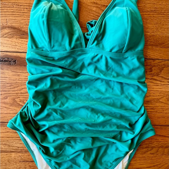 Cupshe emerald Green One Piece Swimsuit - Picture 2 of 8